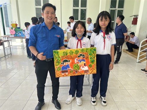 Liên đội Trường Tiểu học Nguyễn Việt Hồng đạt giải B Ngày hội khoa học và đời sống năm 2024 - Chủ đề:  Em là Chiến sĩ Điện Biện bảo vệ môi trường xanh 